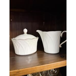 Mikasa English Countryside Creamer & Sugar Bowl with Lid | White A280/A290 New